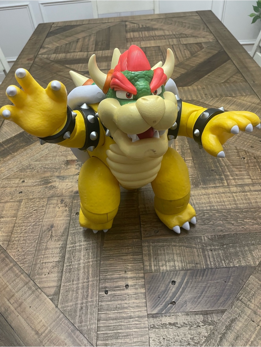 Super Mario Interactive "Big Bad Bowser" Figure – 12" Scale-Sound Roar